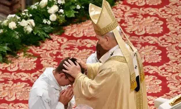 El Papa a los sacerdotes: Configuren cada vez más su corazón con el de Cristo