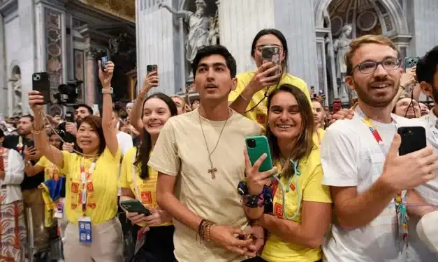 El Papa a los influencers: “Vayan a reparar las redes”