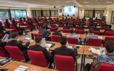 Ateneo Pontificio Regina Apostolorum amplía la oferta de cursar un año de Teología a distancia y en español