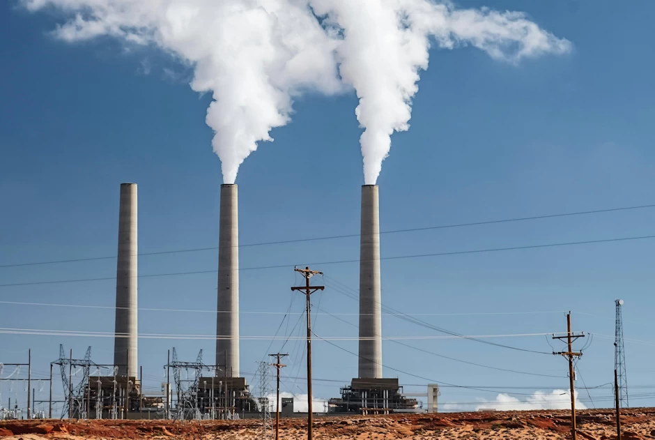 Claman justicia climática y denuncian “drenaje de recursos”