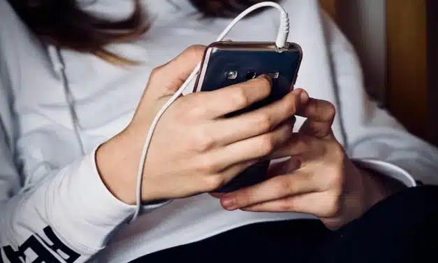 Adicciones al celular, móvil y pantallas