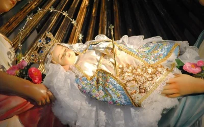 Vestida de sol y pétalos