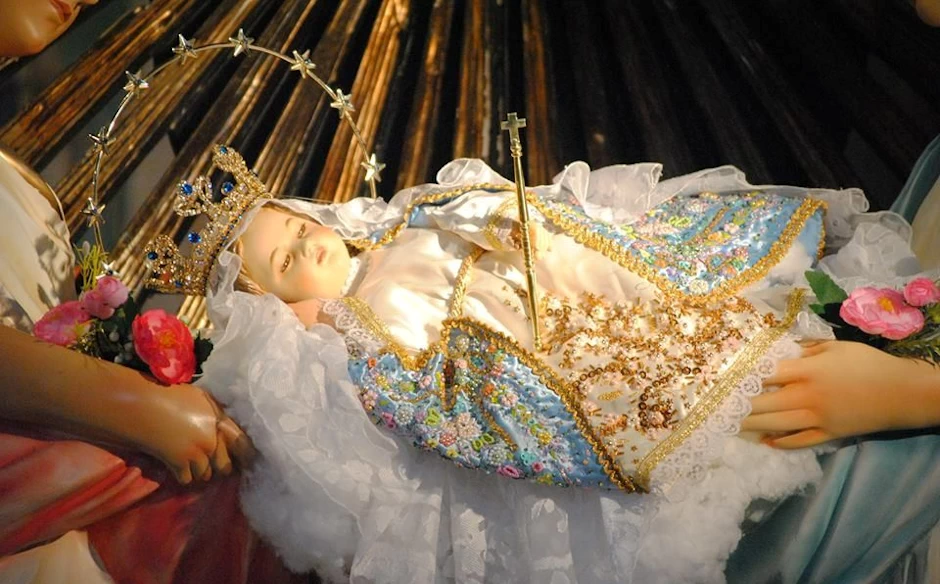 Vestida de sol y pétalos