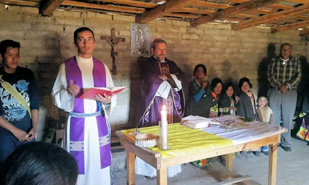 Un obispo que pastorea entre balas