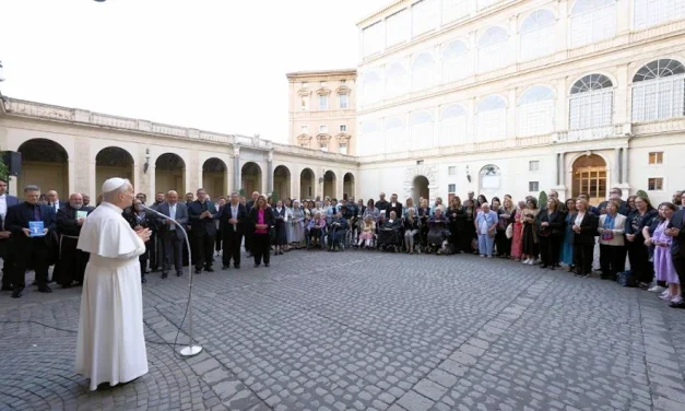 León XIV a la Pastoral hispana: “Dios jamás abandona al más pequeño”