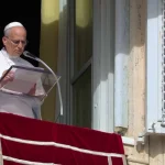 Papa Leon XIV saludo