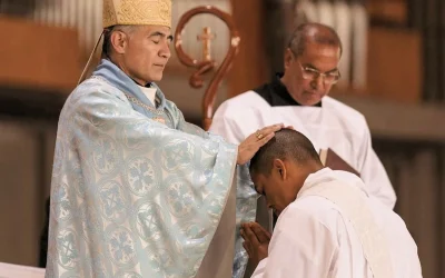 De médico a sacerdote: cambió la bata blanca por la sotana