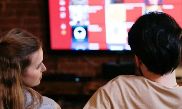 ¿Ver pornografía en pareja? Por qué no tiene nada de romántico