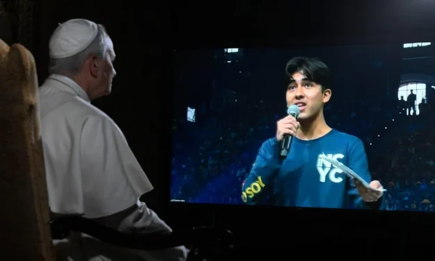 El Papa a los jóvenes: La tecnología puede ayudarnos a vivir nuestra fe cristiana
