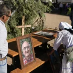 asesinar a un sacerdote