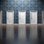 Ante el exceso de alternativas doors-1767562_1280