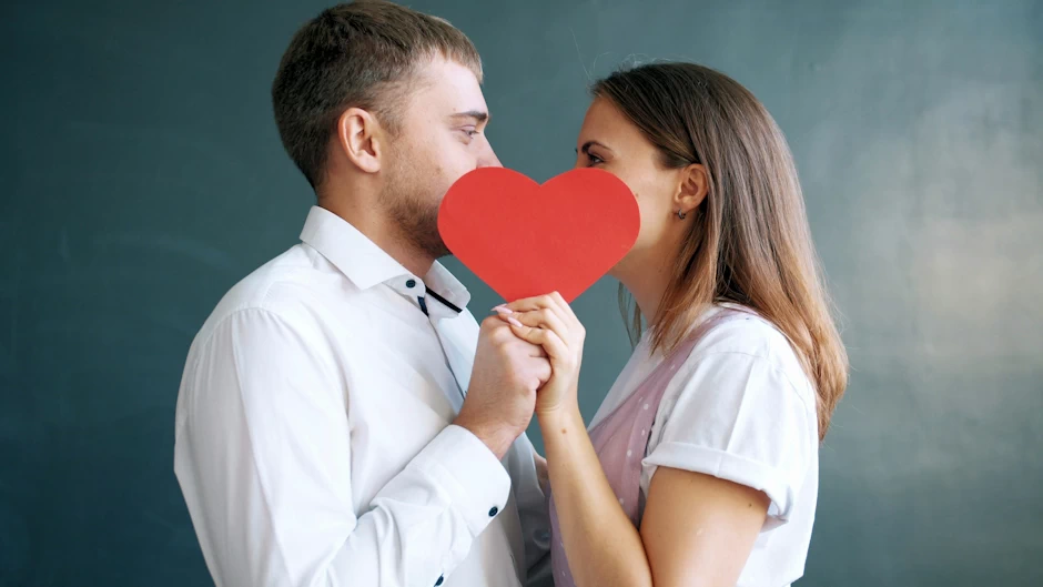 El enamoramiento ocurre, el amor se elige