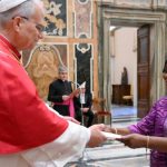 El Papa pide una «paz desarmada y desarmante» en la diplomacia mundial El Papa pide una paz desarmada y desarmante