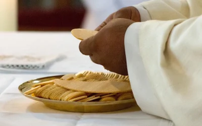 Asesinos preparan hostias