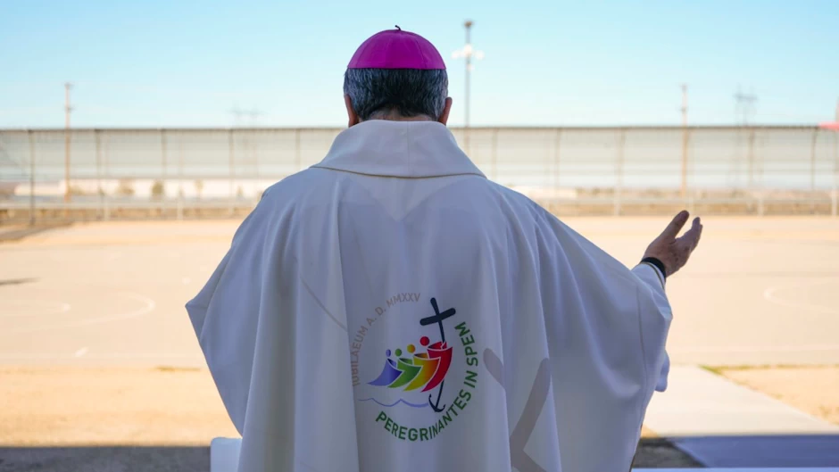 “Lo que el mundo ve como amenaza la Iglesia lo ve como hijos de Dios”