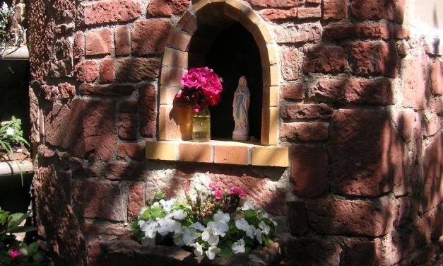 Hacer la oración con la Virgen