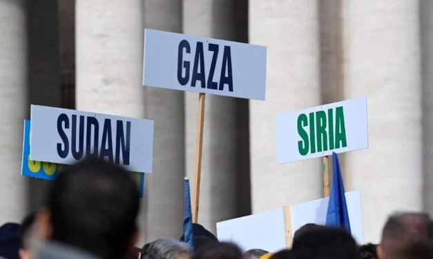 El Santo Padre pide construir un año de paz