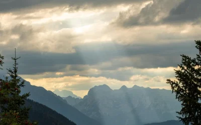 La transfiguración de Jesús revela su divinidad y anticipa su pascua
