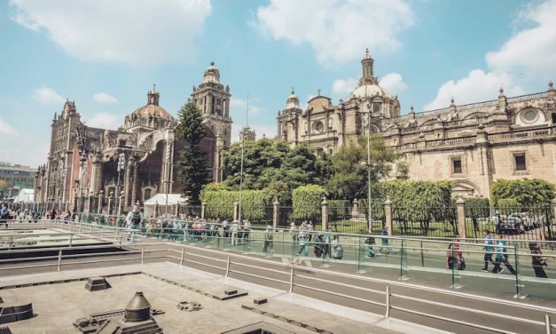 1926: entre la espada de la ley Calles y la pared de la suspensión del culto religioso en México