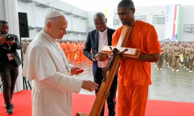 El viaje a África fue un mensaje de paz en tiempos de guerra