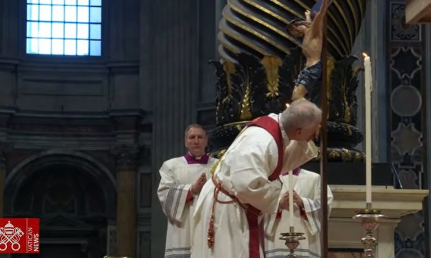 En un mundo en guerra, aprendamos de Cristo a no devolver el mal recibido