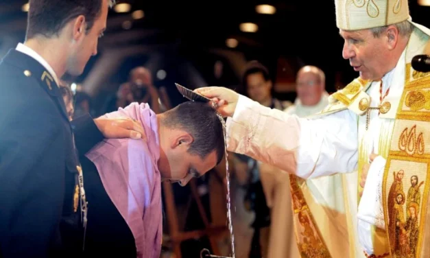 “Me siento como en casa”: 21 mil nuevos bautizados en Francia