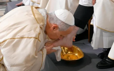 León XIV: El amor de Cristo es gesto y alimento, purifica de las idolatrías y blasfemias