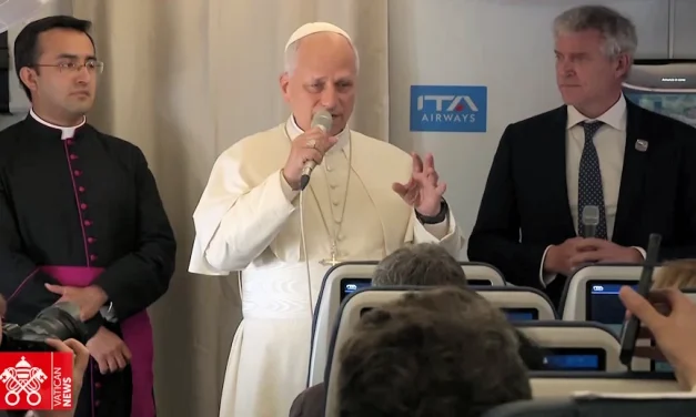 El Papa: «Como pastor no puedo estar a favor de la guerra, han muerto demasiados inocentes»