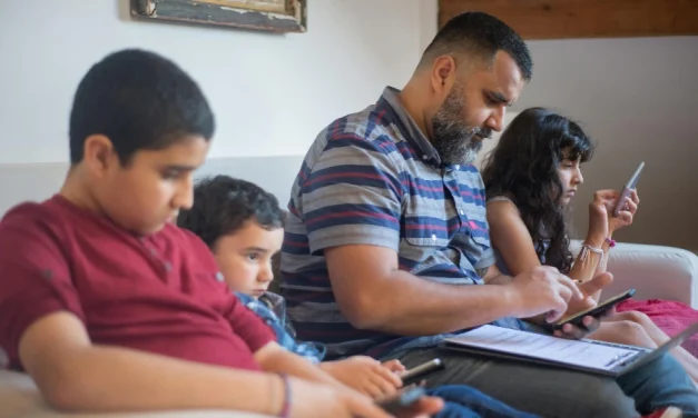 Cinco consejos para una relación sana con los medios en familia