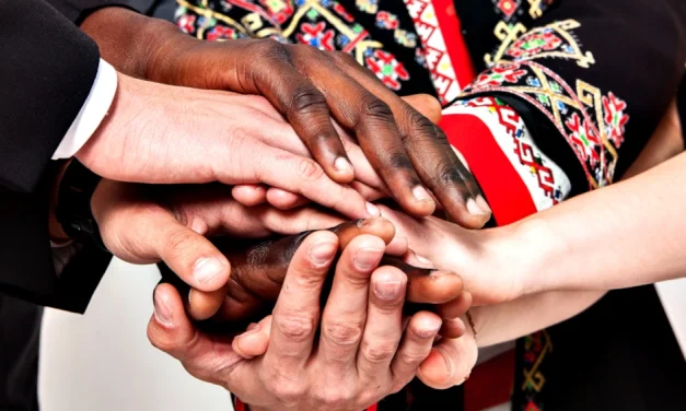 Parolin: se necesitan más voces de paz y contra la locura de la carrera hacia el rearme