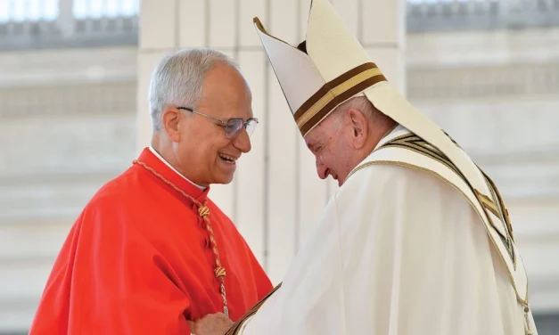 Un agustino sucede a un jesuita