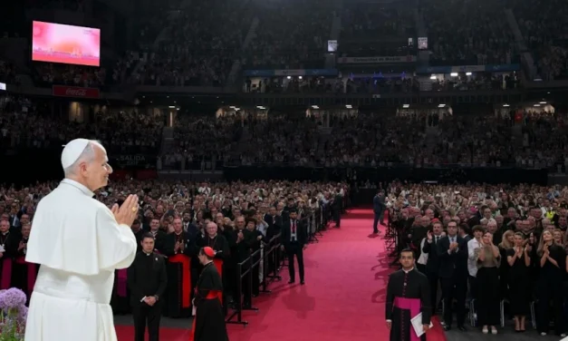 Tres formas de tejer redes y arte como alternativas a la violencia: León XIV en Movistar Arena
