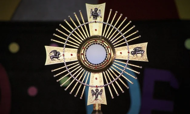 “Te adoro con devoción, Dios escondido”