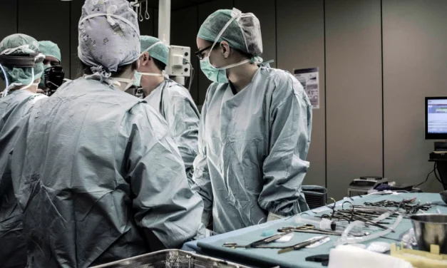 Infiernos hospitalarios: negligencia, impunidad y violencia institucional en los sistemas de salud