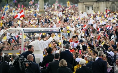 La sed de Dios sacia a París: apoteósico abrazo a León XIV