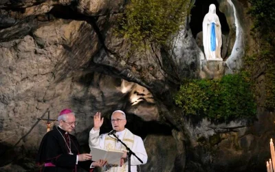 En Lourdes, el Papa encomienda Francia a la Virgen María