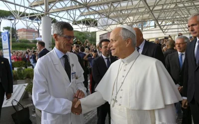 El cirujano del Papa: no hay motivos clínicos para no realizar el viaje a Sudamérica