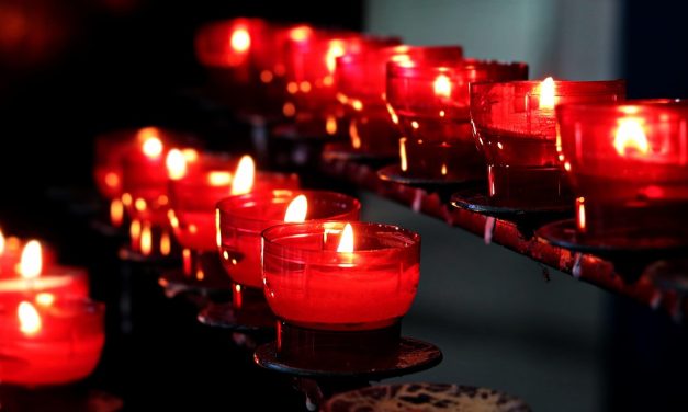 Oración de los fieles por León XIV: «¡Vuelve pronto entre nosotros!»