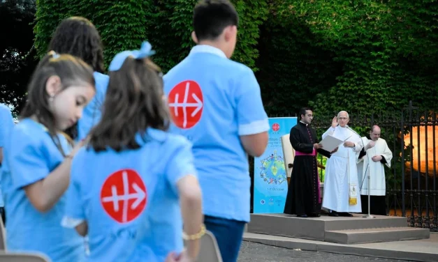 El Santo Padre junto a un millón de niños rezan por la paz